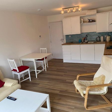 Adorable One-Bedroom Flat With Patio Garden. Southwick  Kültér fotó