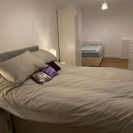 Adorable One-Bedroom Flat With Patio Garden. Southwick  Kültér fotó