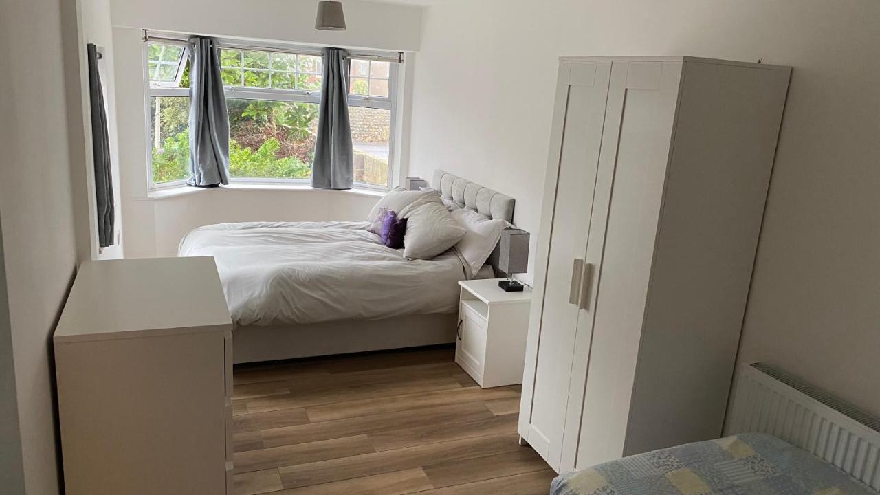 Adorable One-Bedroom Flat With Patio Garden. Southwick  Kültér fotó