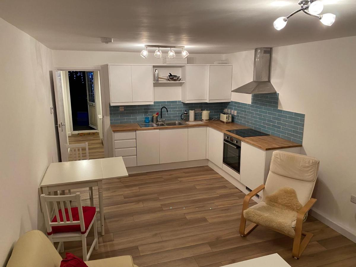 Adorable One-Bedroom Flat With Patio Garden. Southwick  Kültér fotó