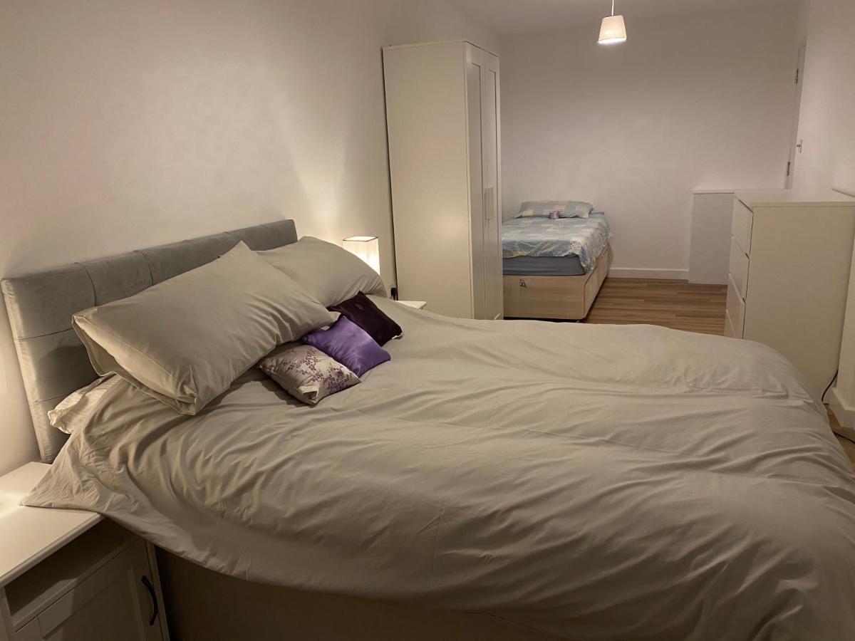 Adorable One-Bedroom Flat With Patio Garden. Southwick  Kültér fotó