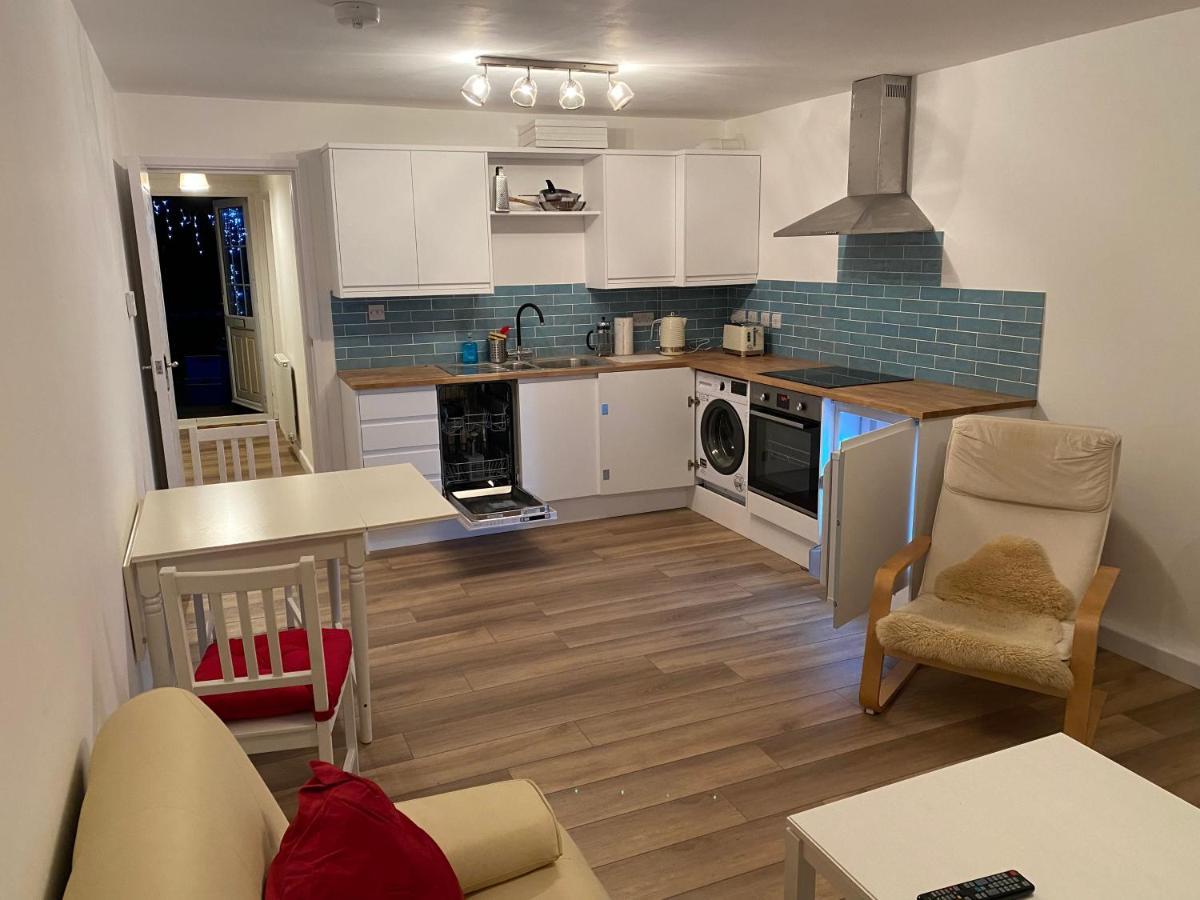 Adorable One-Bedroom Flat With Patio Garden. Southwick  Kültér fotó
