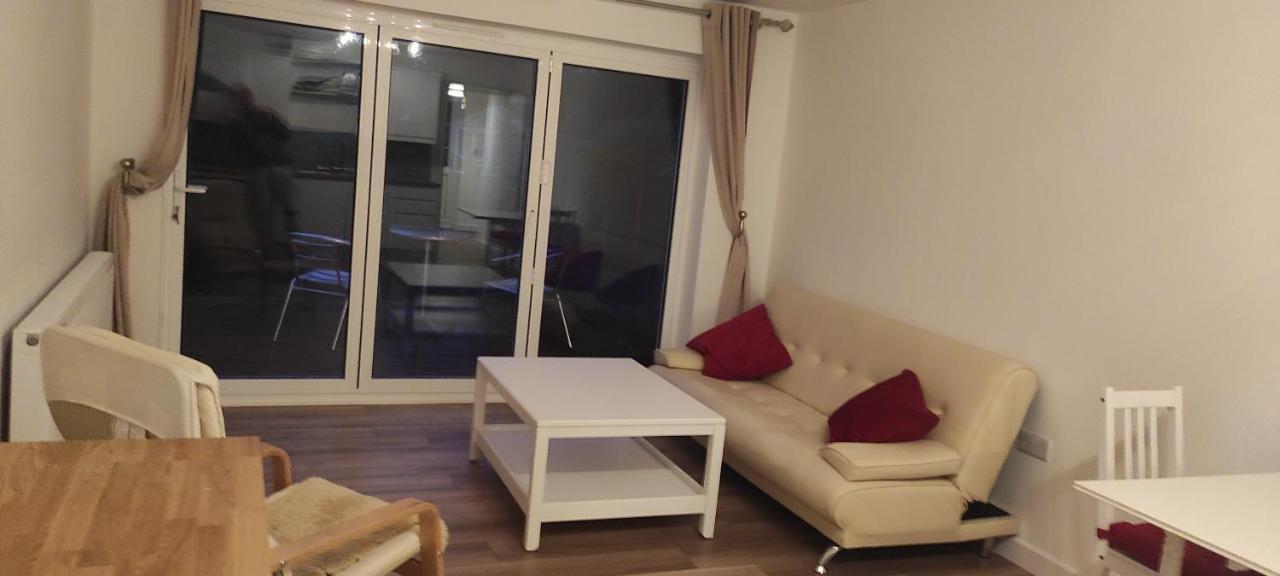 Adorable One-Bedroom Flat With Patio Garden. Southwick  Kültér fotó