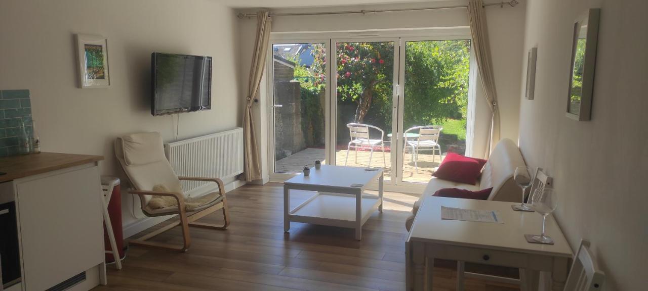 Adorable One-Bedroom Flat With Patio Garden. Southwick  Kültér fotó