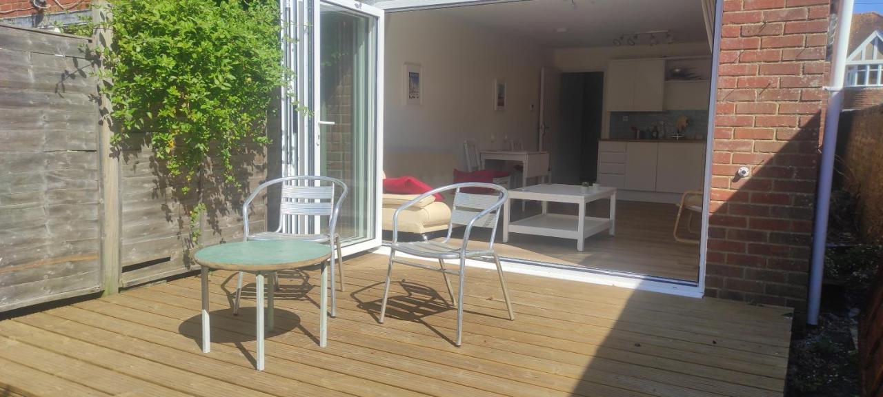 Adorable One-Bedroom Flat With Patio Garden. Southwick  Kültér fotó